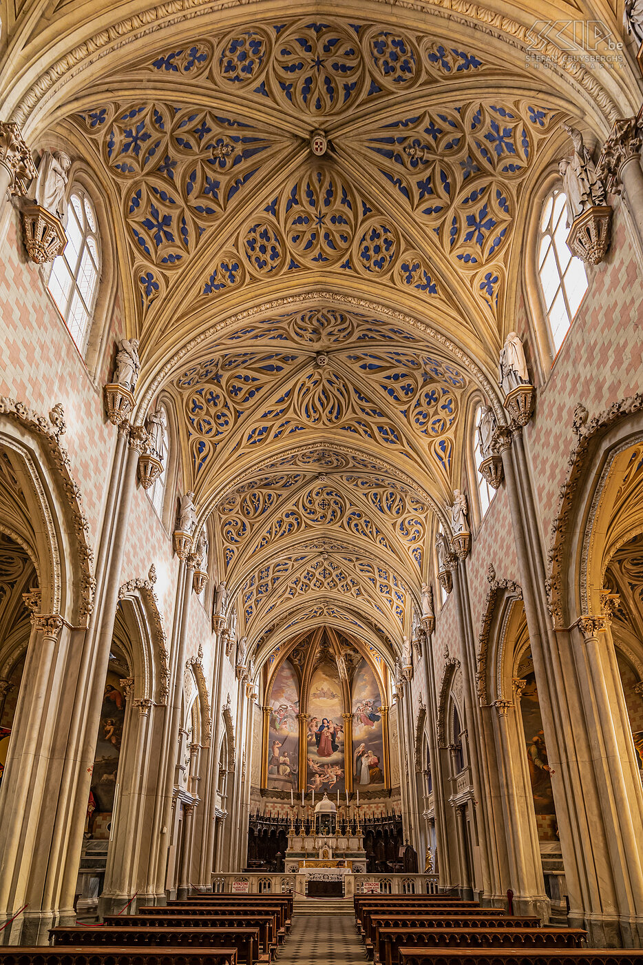 Pollenzo - Chiesa di San Vittore Vlakbij het stadje Bra ligt Pollenzo. Daar ligt een groot complex aan oude paleizen van de Savoyes, die zijn bijgeschreven op de UNESCO werelderfgoedlijst. De imposante gebouwen stammen uit de 18e en 19e eeuw. Vandaag de dag is het een universiteit en zie je veel verwijzingen naar de Slow-food organisatie.  Stefan Cruysberghs